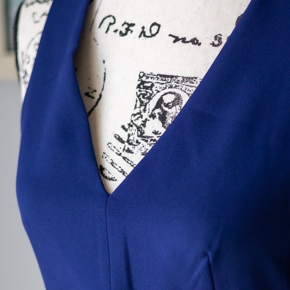 EXPRESS V-NECK SLEEVELESS DRESS 4 - Picture 5 of 8